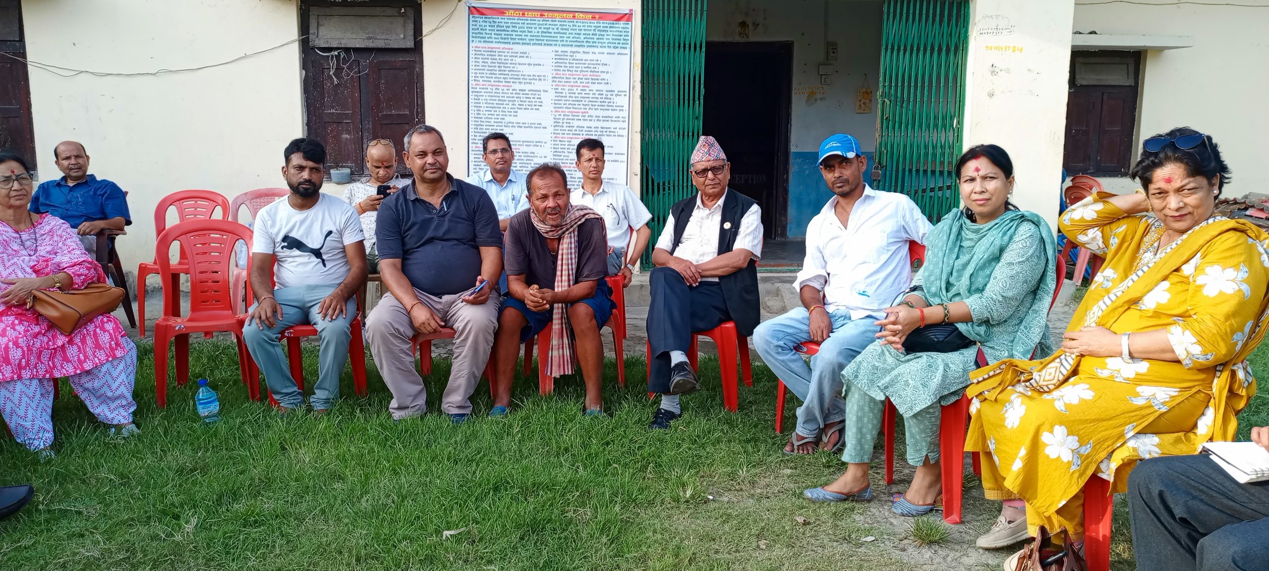 मधेश प्रदेशः खानेपानी, सरसफाई तथा स्वच्छता उपसमितिले खानेपानी समस्या सम्बन्धमा स्थानीयहरुसँग छलफल गर्दै
