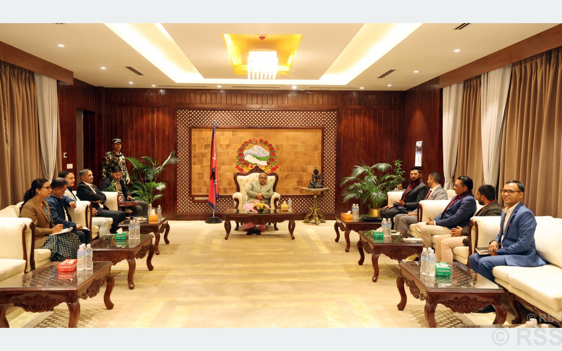 प्रधानमन्त्री कार्कीसँ रास्वपा सभापति लामिछानेके भेट