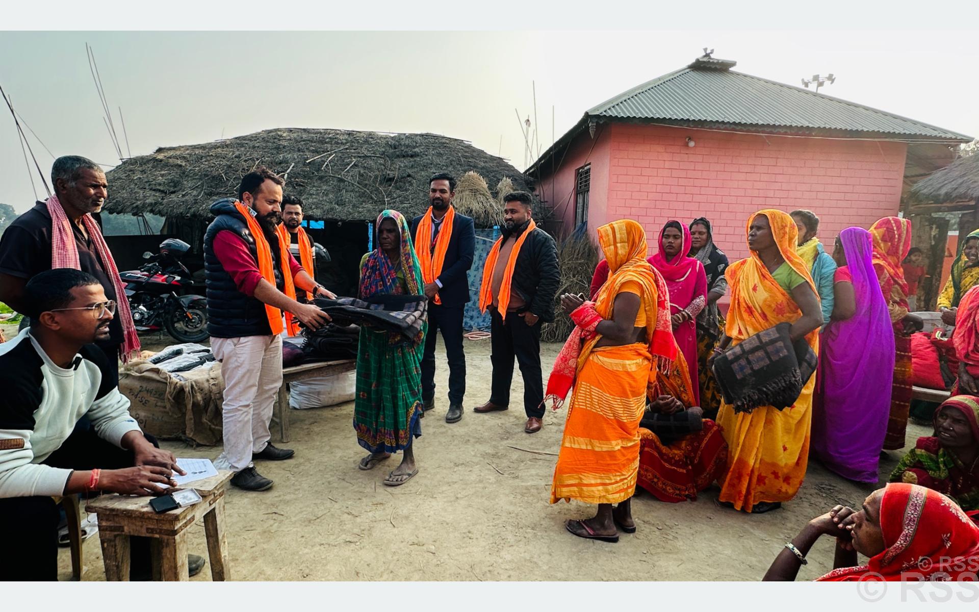 जाढ़सँ प्रभावित ७० मुसहर परिवारकेँ कम्मर वितरण