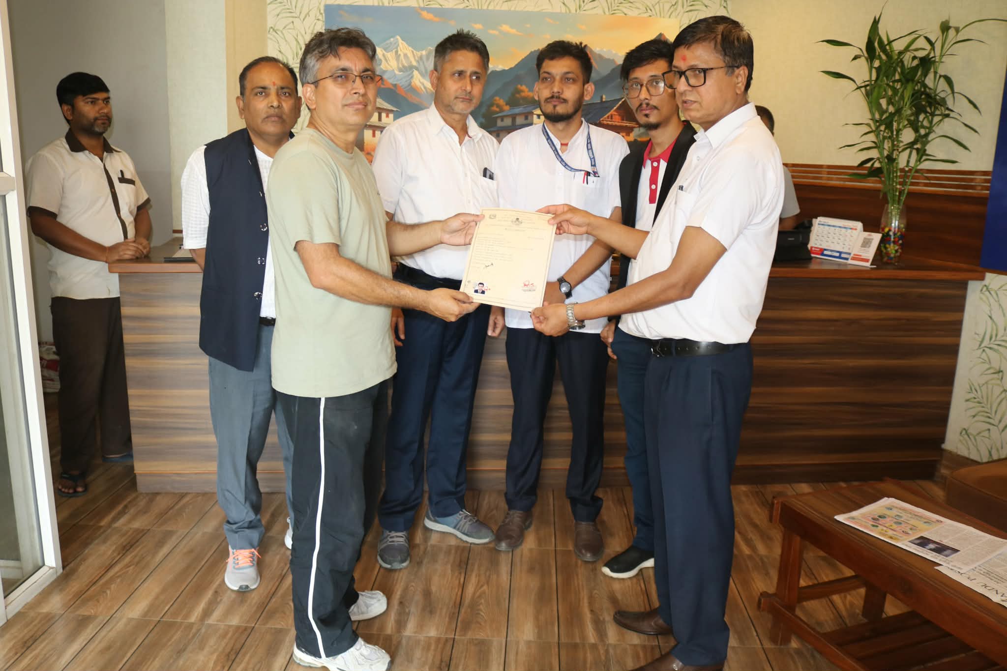 खाध स्वच्छता कायम गर्ने जनकपुरधामका १२ होटेललाई स्तर उन्नतिको प्रमाणपत्र प्रदान