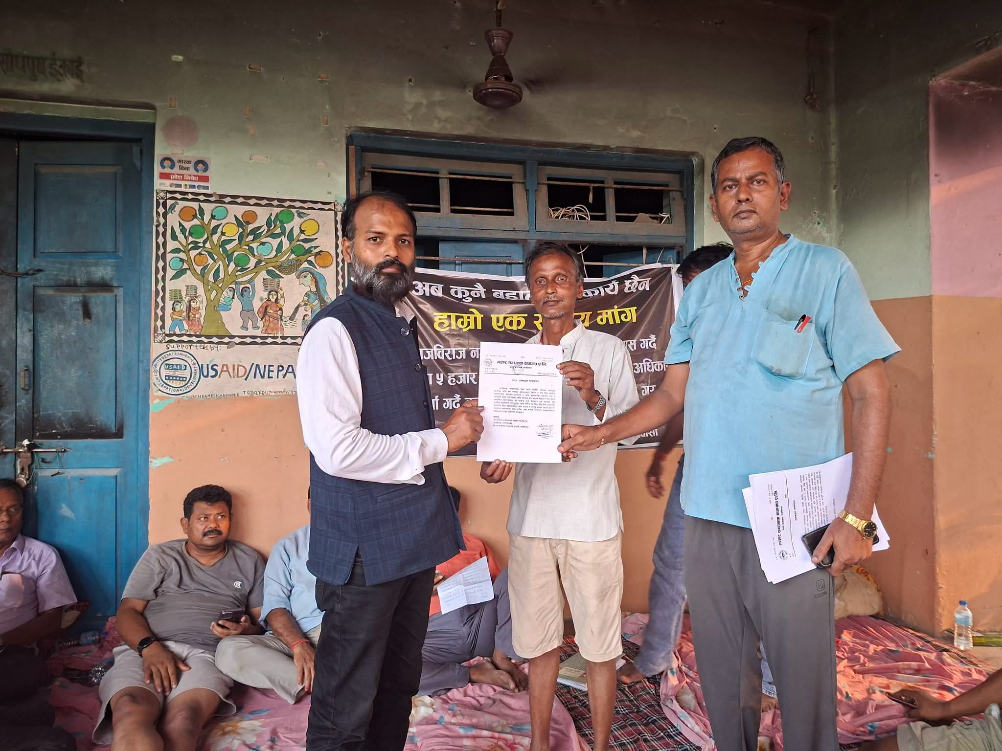 बिटौरी जग्गाको लालपुर्जा माग्दै नगरपालिकामा तालाबन्दी आर्थिक प्रशासनीककार्य प्रभावित